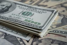 Los depósitos en dólares subieron y marcaron un récord para un cierre de mes