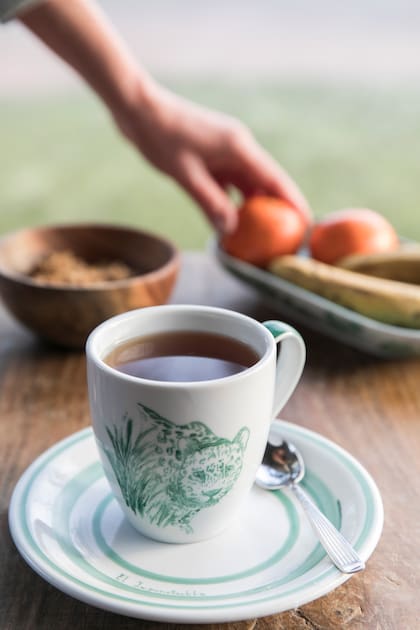 Los desayunos se sirven en el glamping sobre el Bermejito sin horario. También allí se pueden encargar las comidas.