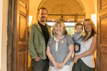 Los descendientes de Yolanda Carenzo: Facundo y Sofía Carenzo y la mamá de ambos, Claudia Rozas Garay ("Pachi"), actuales anfitriones de la sala.