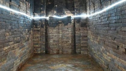 Los descubrimiento más importante son una tumba casi intacta de la dinastía Jin del Este (317-420) y una tumba de la dinastía del Sur (420-589)