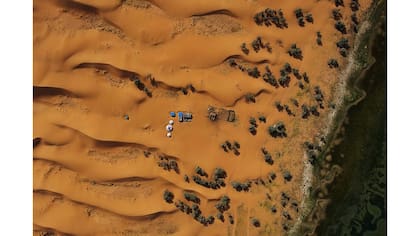 Una vista del hogar de la familia de Du Jinping, que vive en el lago swan en el desierto de Tengger
