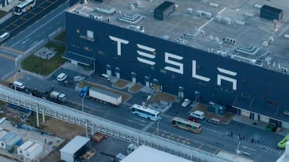 Los despidos en las fábricas de Tesla han generado reacciones negativas en los mercados.