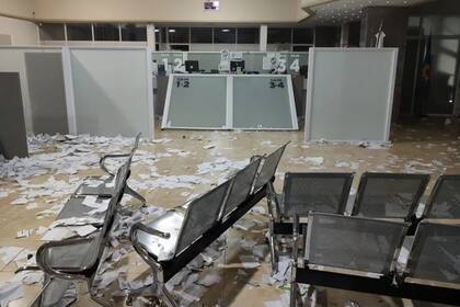 Los destrozos provocados por los vecinos de Bolívar que irrumpieron en la Cooperativa Eléctrica.