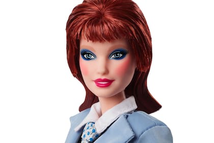 Los detalles del look extravagante de la Barbie de David Bowie