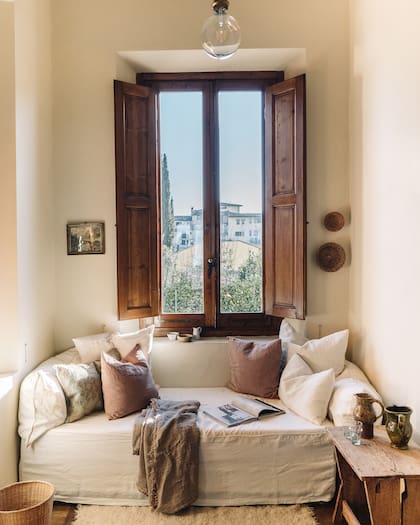 Los detalles en un color sobre la paleta clara son el caballito de batalla de Irene. Objetos antiguos y contemporáneos se fusionan en cada ambiente para lograr un aspecto actual.