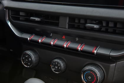 Los detalles también aparecen en los botones centrales