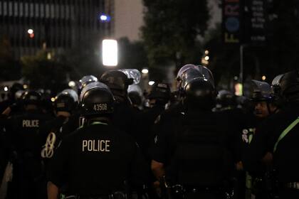 Los detenidos son trasladados al Centro de Detención Metropolitano para su procesamiento