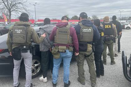 Los detenidos tienen derecho a debido proceso y asistencia consular