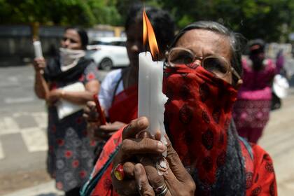 Velas y rezos por la salud de los seres queridos y de toda la nación