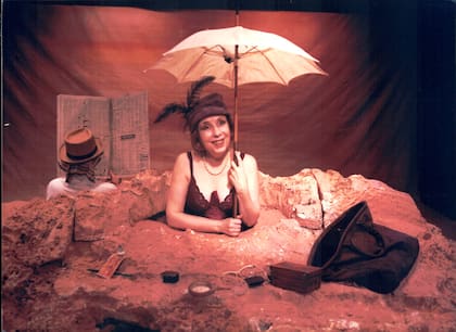 Los días felices, de Beckett y dirección de Alfredo Alcón contó con el vestuario de Rosa Zemborain