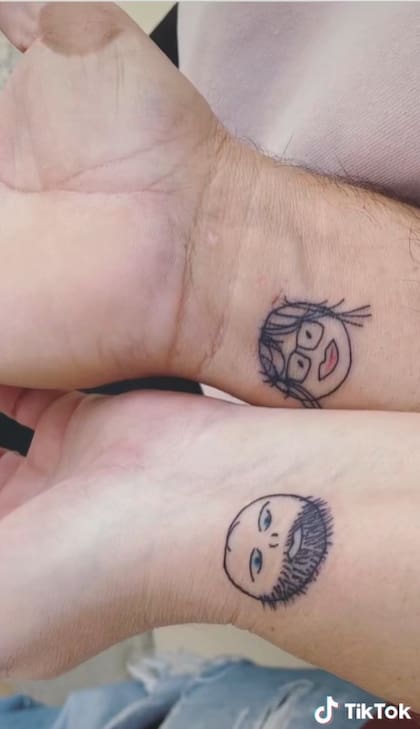 Los dibujos que se tatuaron los enamorados para sellar su amor