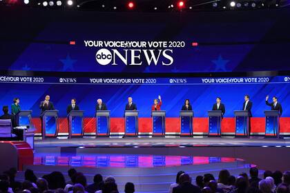Los diez candidatos que participaron del debate demócrata
