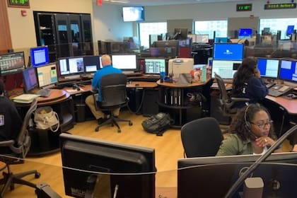 Los diferentes departamentos de policía cuentan con un grupo de teleoperadores