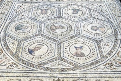 Los dioses de los siete días de la semana, mosaico en la Casa del Planetario, 117-138, Itálica, Santiponce, Andalucía, España. Civilización romana, siglo II