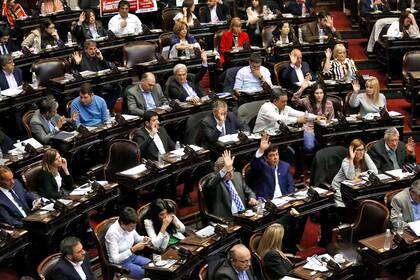 Los diputados durante la votación
