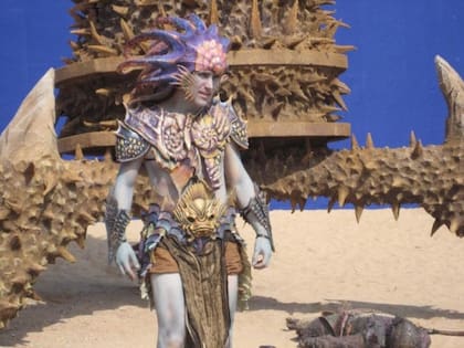 Los directores cinematográficos Irvin Kershner y Pitof renunciaron a Empires of the Deep antes de comenzar el rodaje; sin embargo, el primero fue mencionado en el material promocional de la película