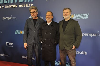 Los directores junto a Francella, en el estreno del film en Buenos Aires