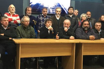 Los dirigentes sindicales brindaron una conferencia conjunta
