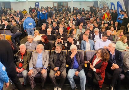 Los dirigentes sindicales, entre ellos Hugo Moyano, que acudieron al acto en la CGT