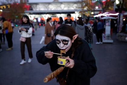 Disfraces de terror en el parque Happy Valley en Beijing, China