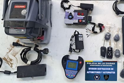 Los dispositivos electrónicos secuestrados en poder de los sospechosos