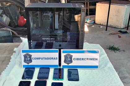 Los dispositivos electrónicos secuestrados por la policía bonaerense