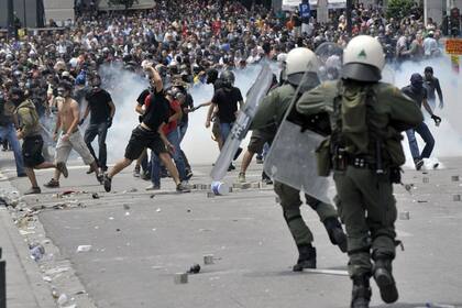 Los disturbios se extendieron a varios barrios de Atenas