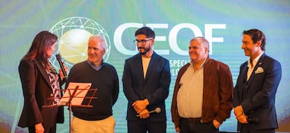 Los doctores Adriana Lotfi y Juan Carlos Grandin agradecieron la presencia de pacientes trasplantados de córnea de todo el país.