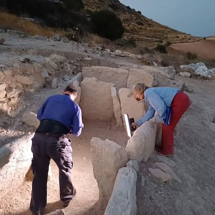 Los dólmenes eran estructuras multifuncionales en toda Europa y, si bien originalmente eran tumbas, también podrían haber sido utilizados como centros rituales