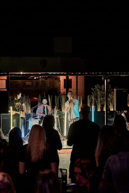 Los domingos en Augusta son de música en vivo.