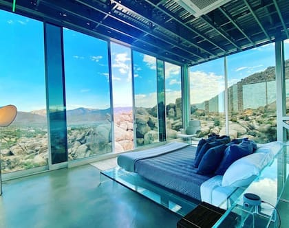 Los dormitorios de la casa invisible de California