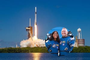 Los dos astronautas de la NASA que se encuentran varados en la Estación Espacial Internacional deberán esperar unos días más la llegada de la nave que los traerá de regreso