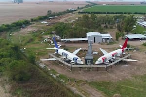 Los dos aviones cuentan con ocho habitaciones dobles.