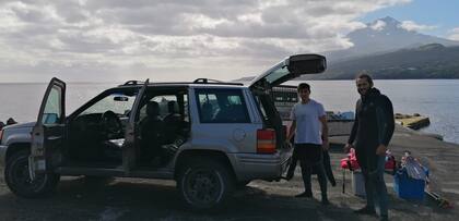 Los dos chefs antes de una jornada de pesca submarina en la isla