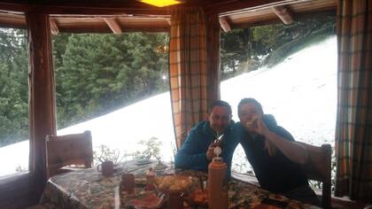 Los dos hermanos, allá por el 2012.