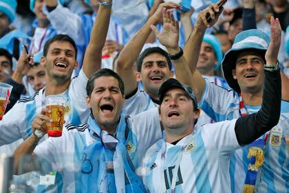 Los dos hombres volaron a Rusia con planes de ver a la selección argentina ante Croacia la semana pasada en Nizhni Nóvgorod, según reportes de la prensa local. Pero accidentalmente fueron a la ciudad de Veliky Novgorod, unos 800 kilómetros más al oeste.