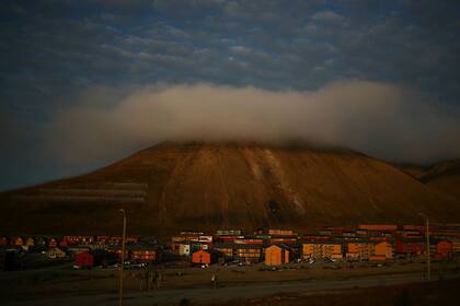 El desolado pueblo de Longyearbyen, al caer la tarde