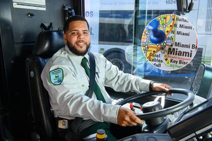 Los dos primeros autobuses eléctricos del condado de Miami-Dade comenzarán a operar en el Corredor Sur del Programa SMART, una iniciativa para reducir las emisiones de gases contaminantes