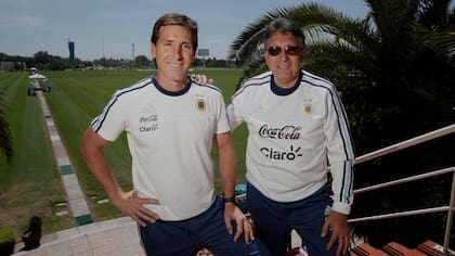 Los dos técnicos en el predio de juveniles de Ezeiza