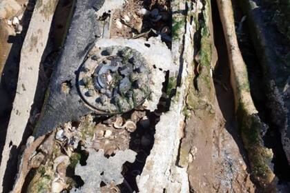 Los dos tripulantes del avión salieron ilesos del aterrizaje de emergencia, según los reportes oficiales de la raf