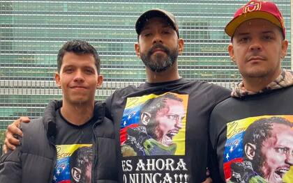 Los dos venezolanos llevan desde el miércoles por la mañana en huelga de hambre; piden una sesión para tratar el tema de la crisis en Venezuela