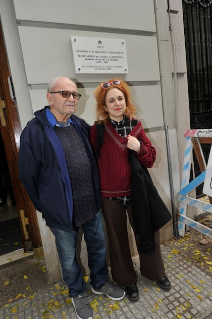 Los dramaturgos Ricardo y Eva Halac también se acercaron a despedir los restos de su colega