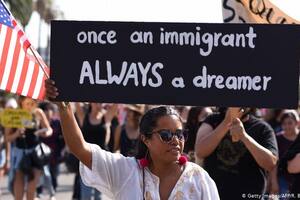 “Dreamers”: esperanzados por la reforma migratoria, pero piden por sus padres