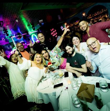 Los dueños del bar Calle 23 ofrecen un festejo más latino