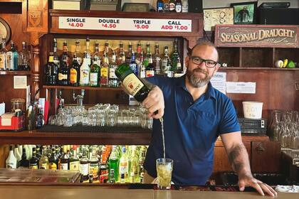 Los dueños le agradecieron a todos los empleados y clientes por los años que compartieron juntos (Instagram: @MacsOldHouse)