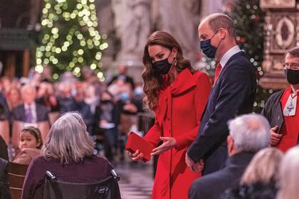 Los duques de Cambridge saludan a los invitados al concierto, que fue organizado por Kate y apoyado por The Royal Foundation of the Duke and Duchess of Cambridge.
 
