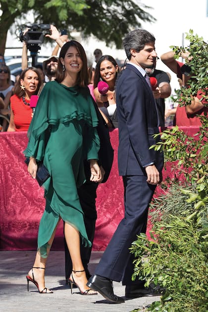 Los duques de Húescar, Fernando Fitz-James
Stuart –que es sobrino del novio– y su mujer,
la empresaria y experta en arte Sofía Palazuelo,
quien fue mamá de su tercer hijo, Fernando, hace muy poco