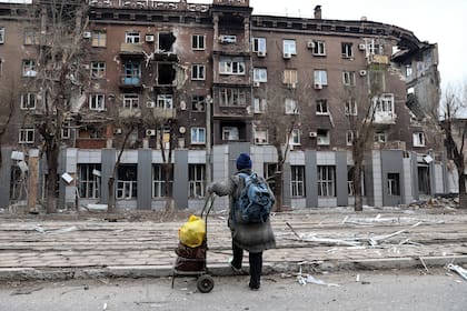 Los edificios bombardeados en Ucrania recuerdan a los alemanes de la destrucción de sus propias ciudades en la Segunda Guerra Mundial