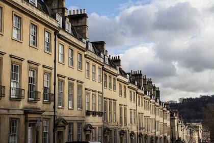 Los prolijos edificios y sus chimeneas en degradé.