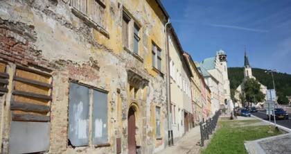Los edificios góticos y renacentistas que fueron majestuosos en el pasado, ahora se están derrumbando en las calles de Jáchymov